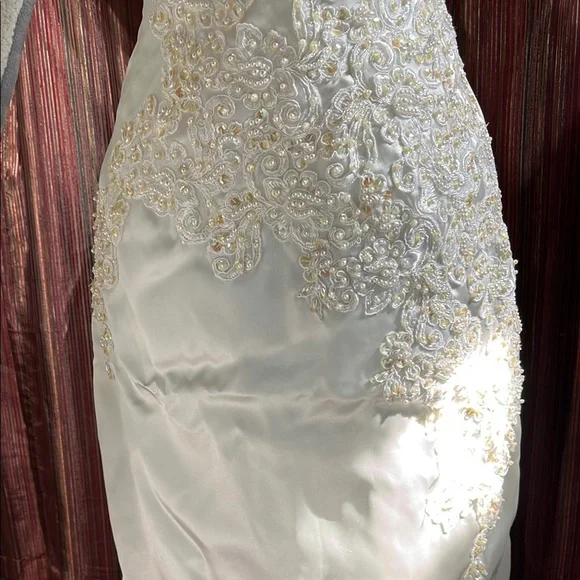 Mon Cheri White Sheath Wedding Gown with Flutter Sleeves with veil and train
